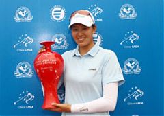 高爾夫女子中巡賽黃萍奪冠 亞運戰將實現職業夢想