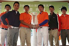 林鼎勝贏了台青盃年終賽,林口球場抱走冠軍盃