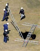 日本高爾夫球場草坪現巨坑婦女遇難