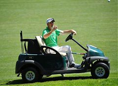 美國公開賽特殊風景線:殘疾選手馬丁開球車比賽