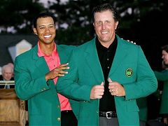 綠夾克儀式上的禮尚往來：老虎與老米互披綠夾克
